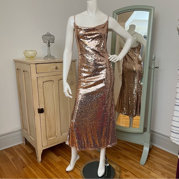 [6] Paillettes Sparkling Dress For the Holidays! - Picture 3 of 7